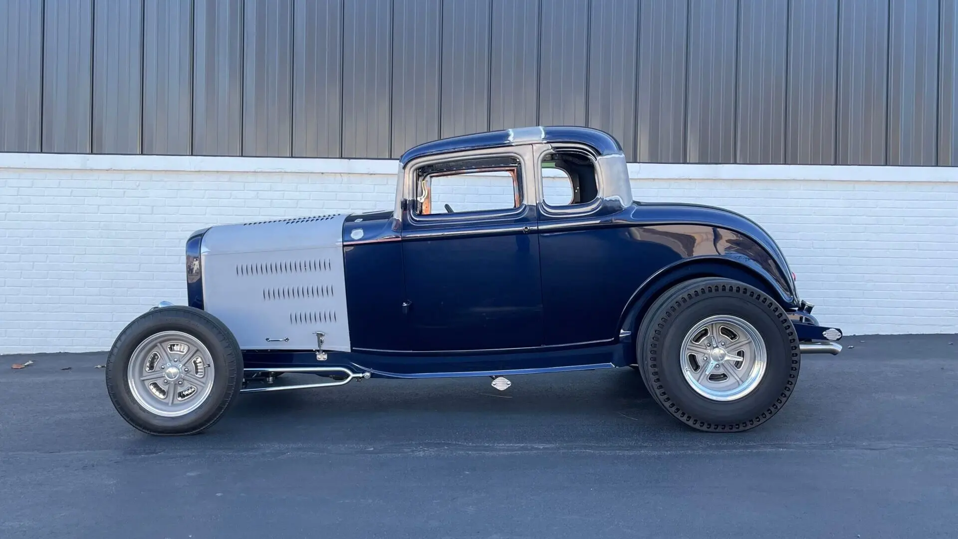 1-1932-Ford-5Window-aspect-